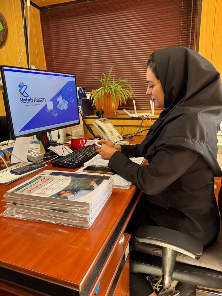 مونا رحیمی مدیر فروش