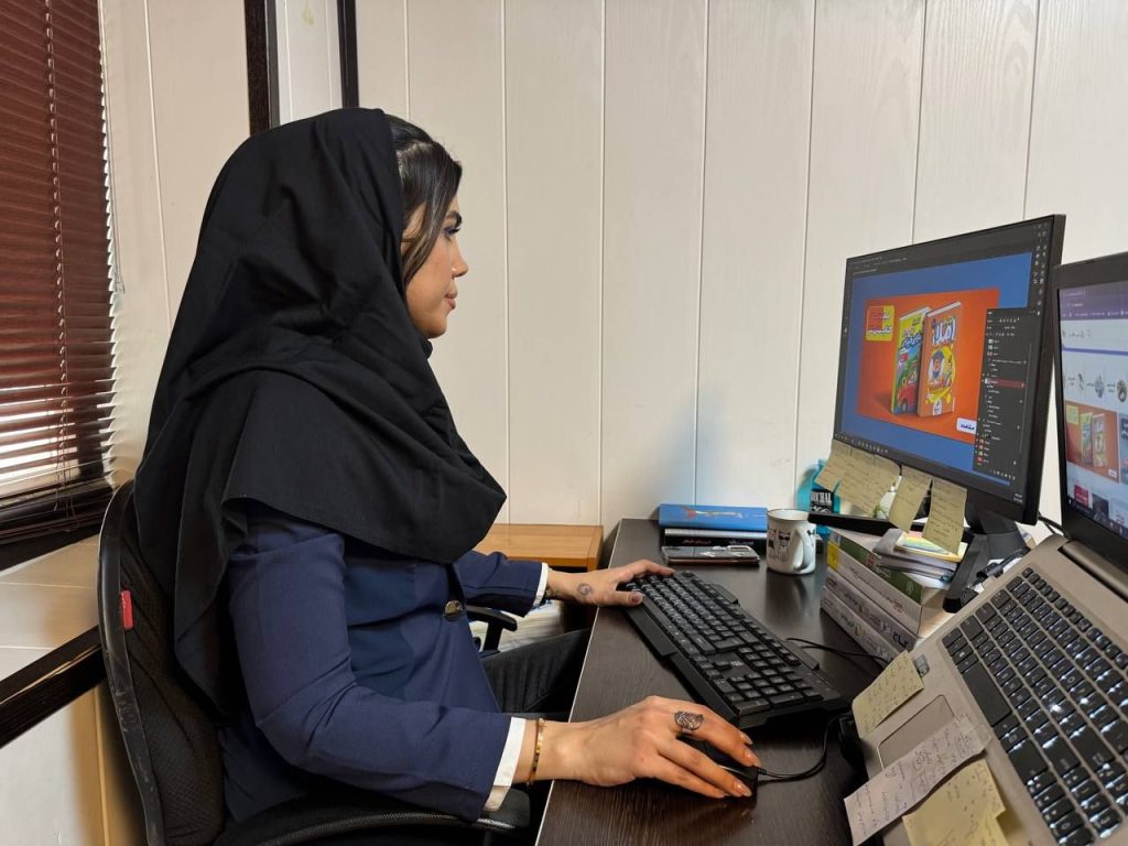  کارشناس گرافیک و طراح UX/UI: خانم رویا ولی‌پور ،خالق تجربه کاربری